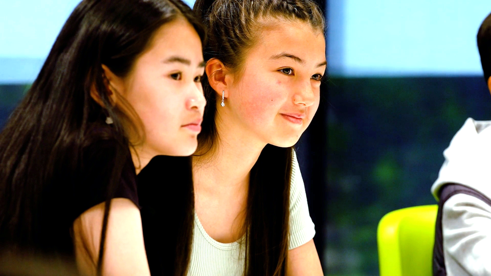 vietnamese students smiling